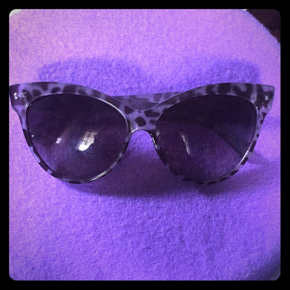 Cat eye sunglasses